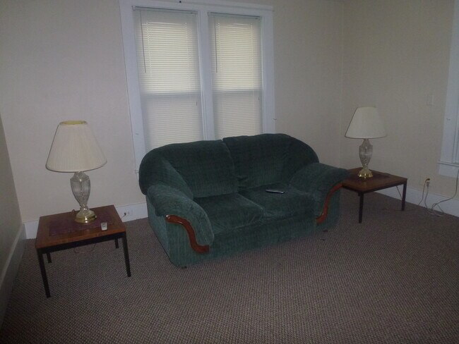 Sala de estar - 613 W Hardin St