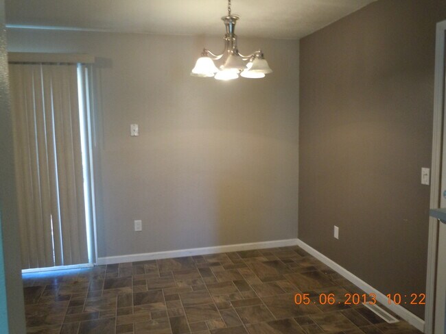 Foto del edificio - 2404 Academy Rd