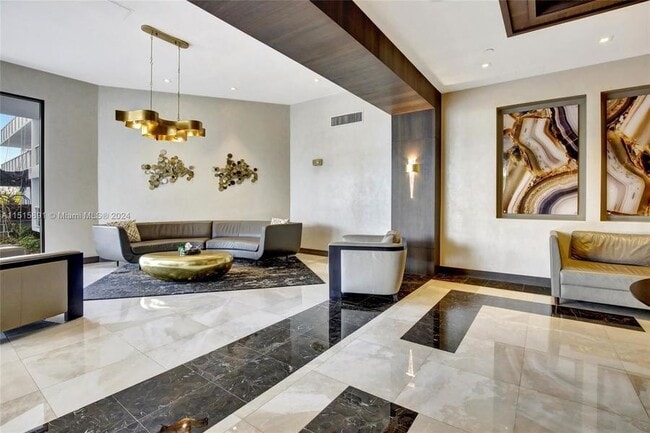 Building Photo - 20515 E Country Club Dr