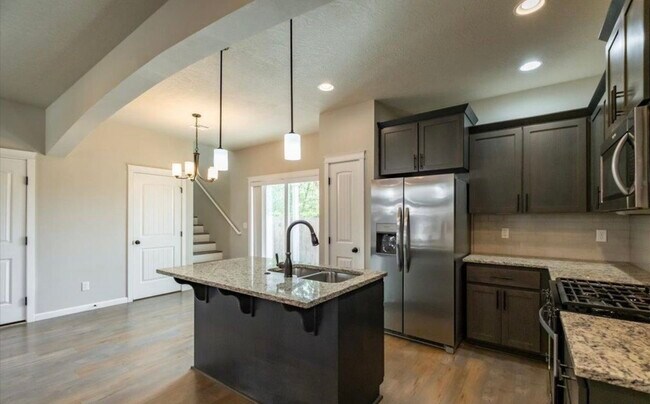 Foto del edificio - 4164 Sagecrest Dr NE