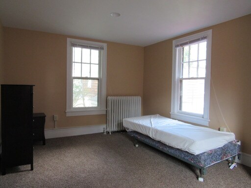 Building Photo - 905 Gompers Ave