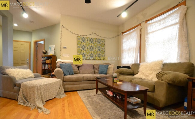 Foto del edificio - 77 Easton St