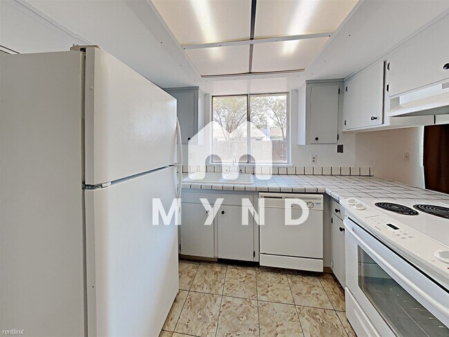 Building Photo - 3 br, 2 bath House - 707 E St