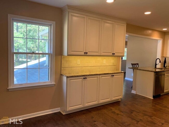 Building Photo - 3119 Garden Ln Dr
