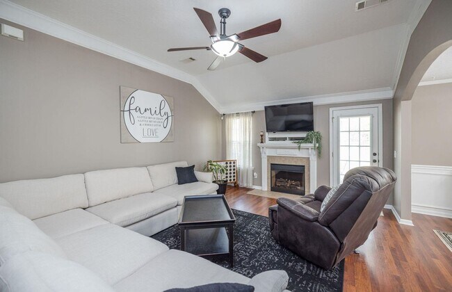 Foto del edificio - 50 Murrah Rd Ext