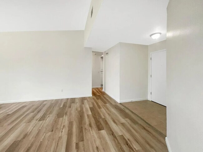 Foto del edificio - 3023 Rosemont Dr