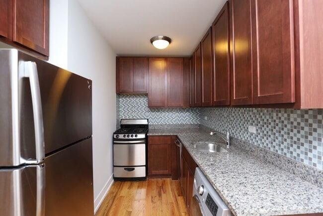 Building Photo - 555 W Arlington Pl