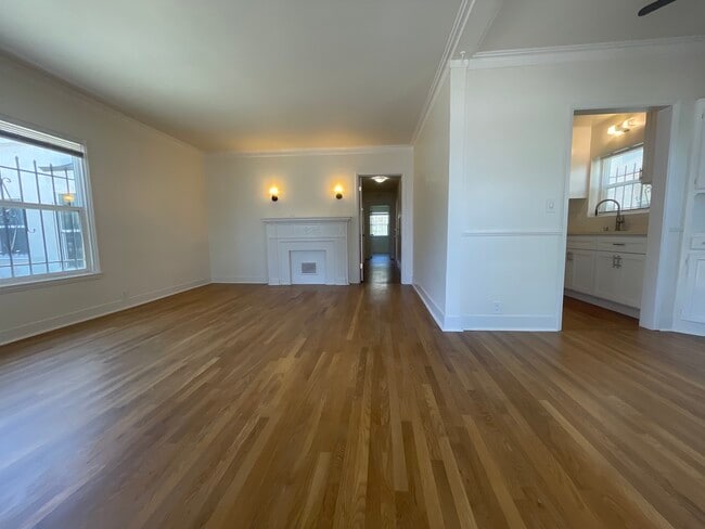 Foto del edificio - 5904 San Vicente Blvd