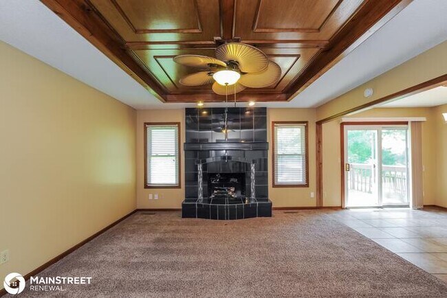 Building Photo - 1015 NE Deerbrook Terrace, Lees Summit, MO...
