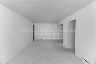 Building Photo - 335 E State Fair Ave