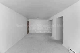 Building Photo - 335 E State Fair Ave