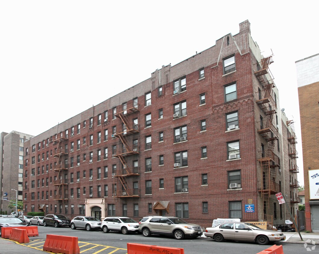 Building Photo - 964-984 49th St