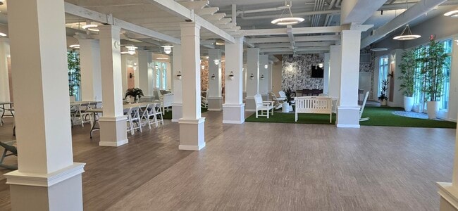 Building Photo - Father Marquess - Barry Apartments