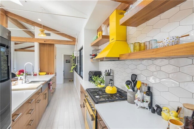 Foto del edificio - 14 Stallion Rd