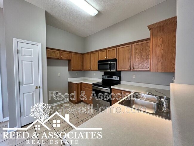 Foto del edificio - 4824 Pine Forrest Dr