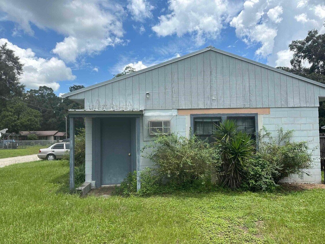 Primary Photo - 225 SE Davis Ave