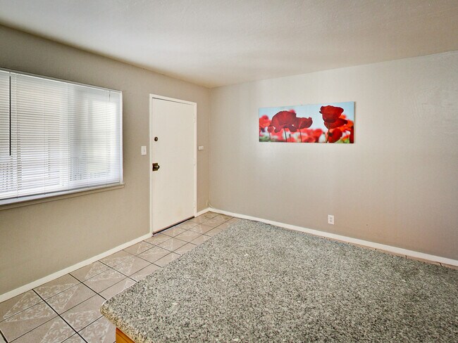 Foto del edificio - 2274 E 15th St