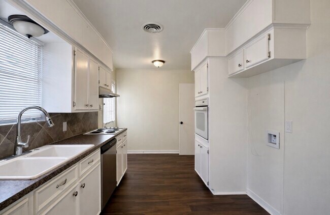 Foto del edificio - 205 E Crestmont Dr