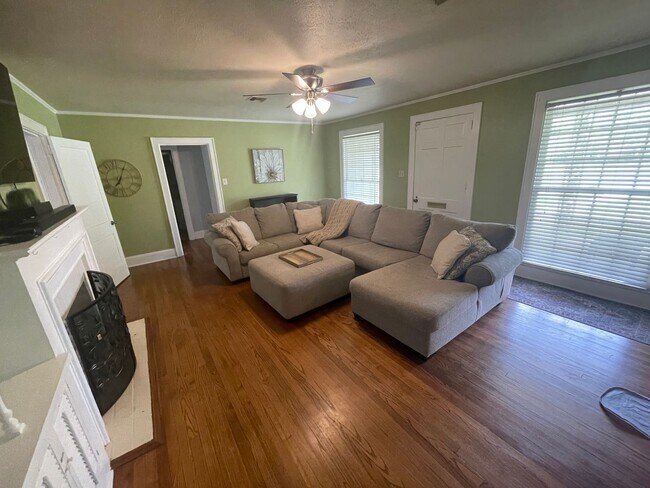 Foto del edificio - Spacious South Highlands 2 Bedroom Home with flex rooms!