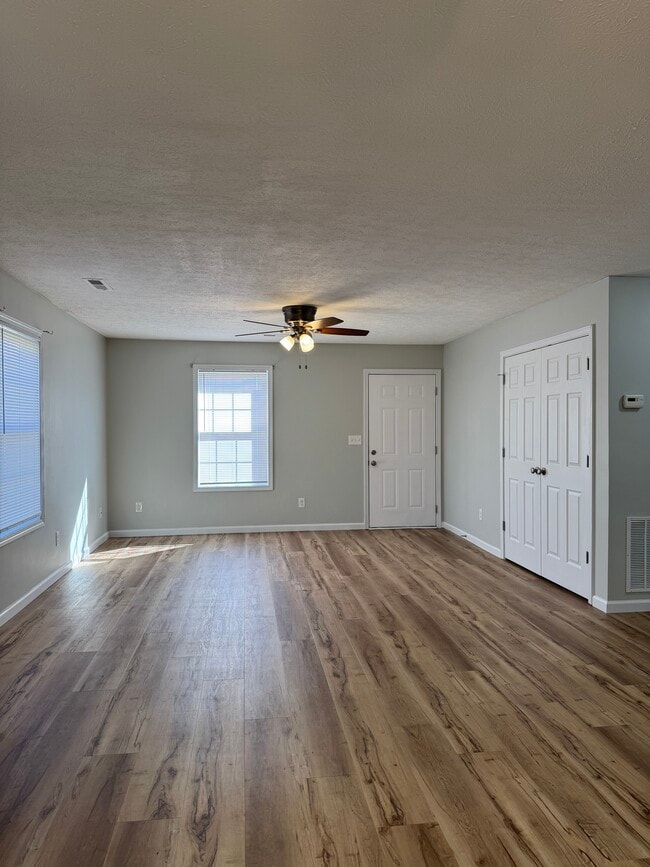 Foto del edificio - 143 School Side Dr