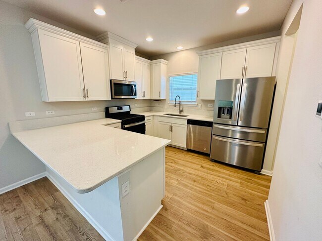 Foto del edificio - Beautiful 4/2.5 in the desirable community...