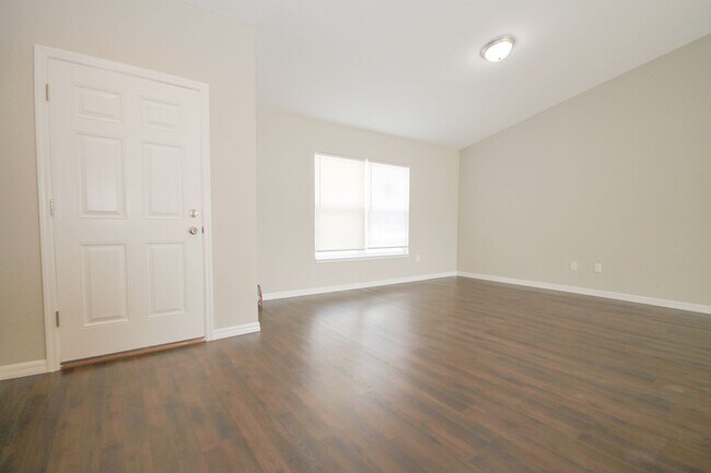 Foto del edificio - Beautiful 3 Bedroom, 2 Bathroom Home in Si...