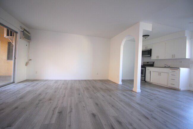 Building Photo - 7121 Woodman Ave