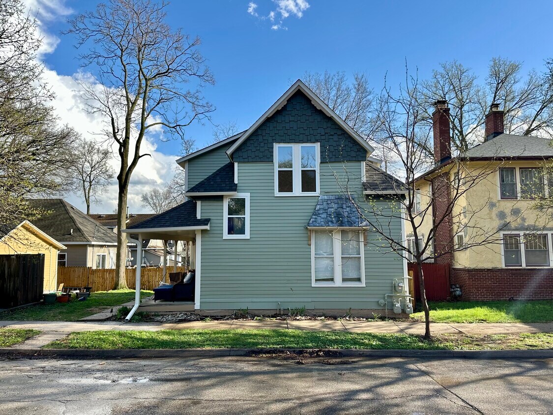 Foto del edificio - 2706 Kingman Blvd