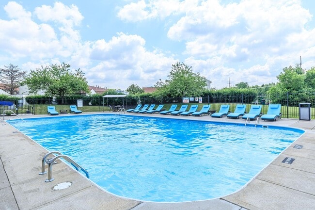 Building Photo - Park Club Apartments