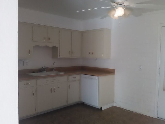 Foto del edificio - 2220 W Morten Ave