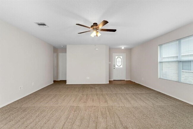 Foto del edificio - 2152 Laughlin Rd