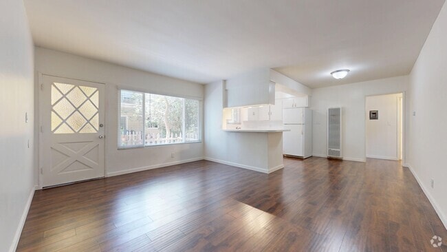 Building Photo - 2407 Ruhland Ave