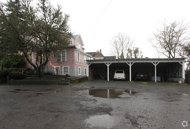 Building Photo - Station House