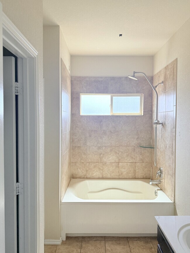 Foto del edificio - 5404 Waterbank Ln