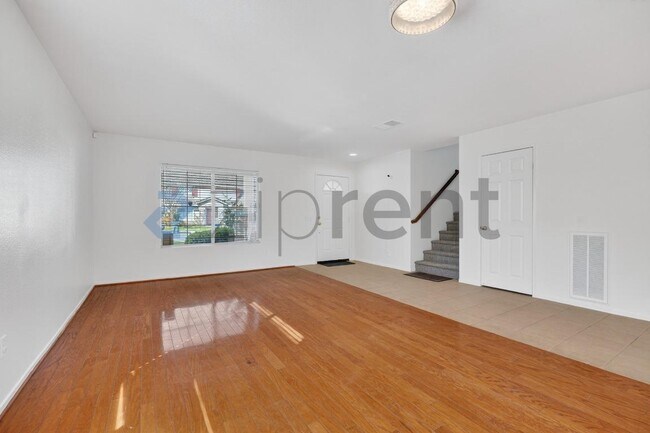 Foto del edificio - 703 Diamond Dr