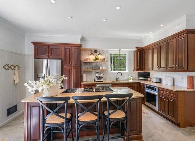 Foto del edificio - 2270 Emerald Dr
