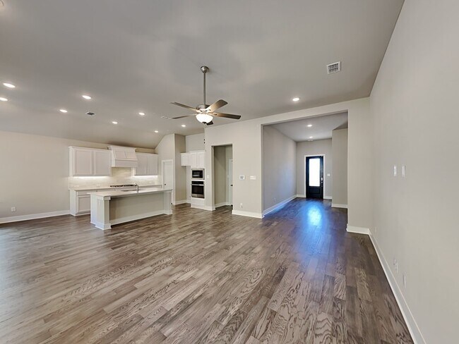 Foto del edificio - 5716 Labelle Trail