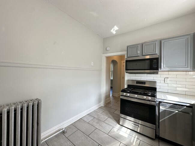 Building Photo - 2548 N Kildare Ave