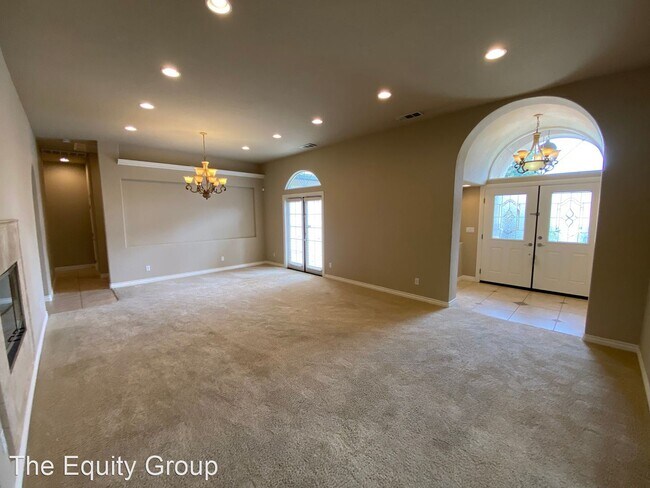 Building Photo - 4 br, 2.5 bath House - 2005 N Cottonwood