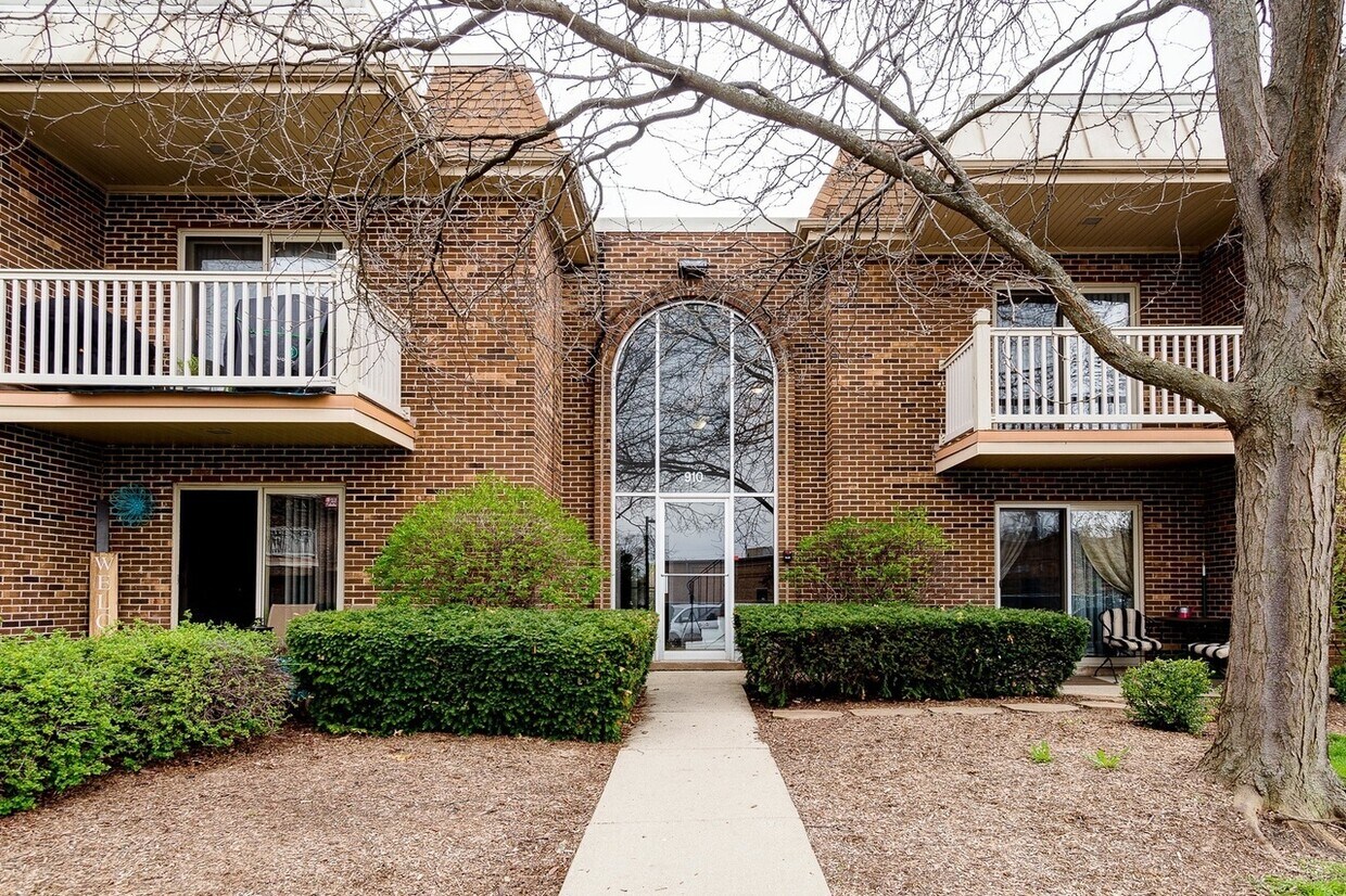 Primary Photo - 910 W Alleghany Dr