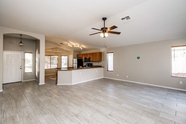 Building Photo - 1355 S 80th St