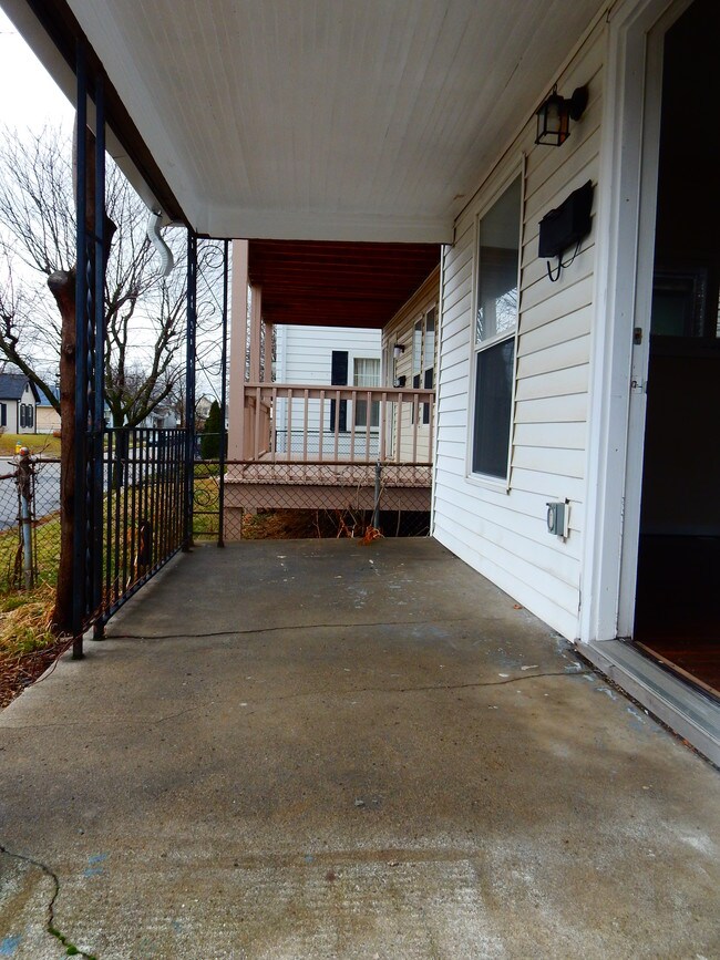 Building Photo - 2909 E 1st St