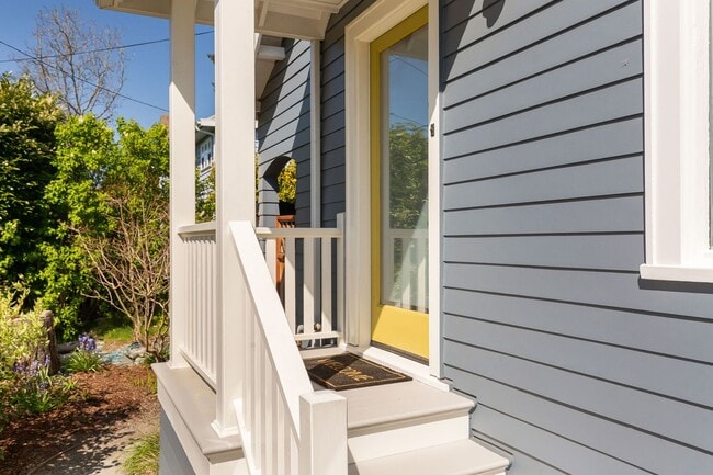 Building Photo - Remodeled Sunset Hill Home in Prime Ballar...