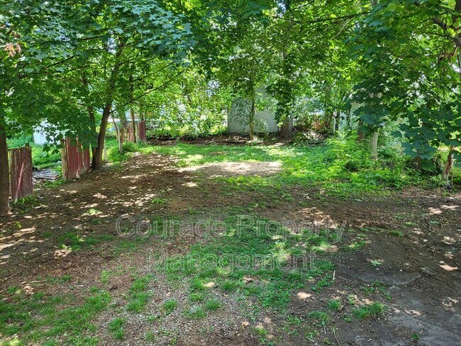 Building Photo - 404 Linden Pl