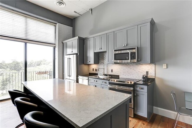 Building Photo - 6105 Blue Stone Rd