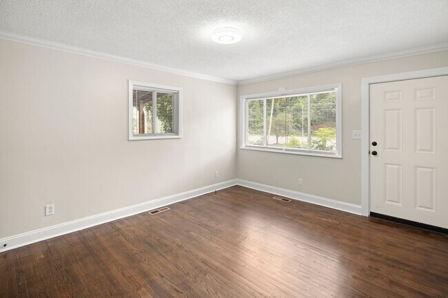 Foto del edificio - Renovated Cottage - Central West Asheville...