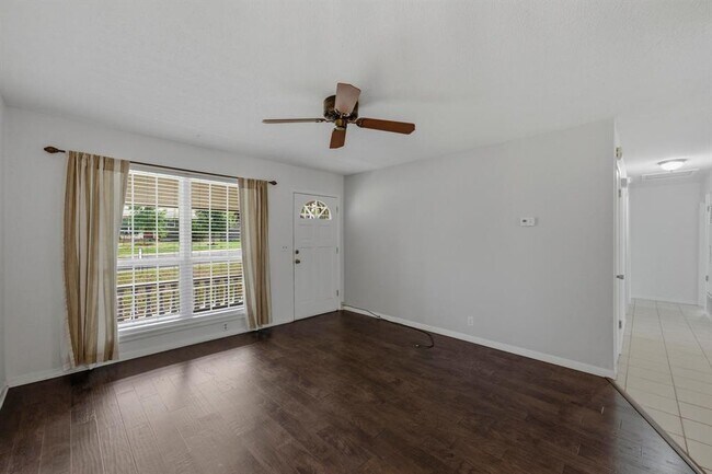 Building Photo - 5704 Cedardale Dr