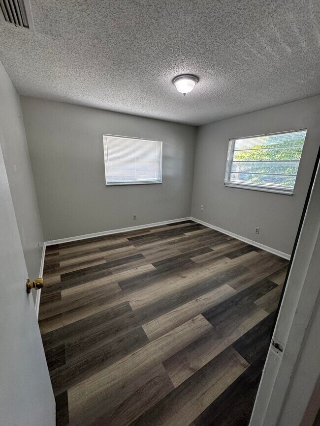 Foto del edificio - 4510 Parker Ave