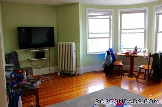 Foto del edificio - 879 Beacon St