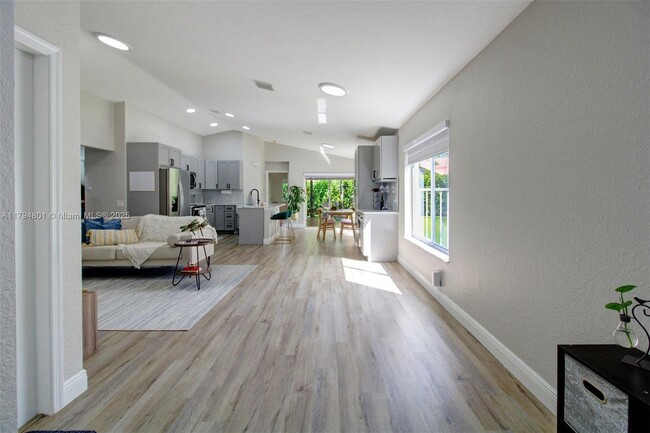 Foto del edificio - 1025 Bamboo Ln